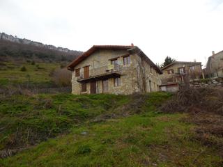 Casa a Merindad de Sotoscueva. Casa pareada de piedra cerca de espinosa de los monteros