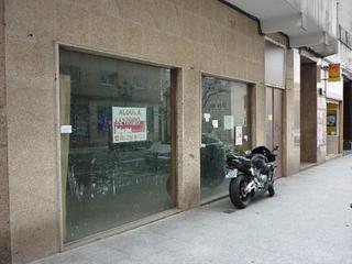 Location Local commercial à Rúa do conde de torrecedeira 103. Se alquila local comercial en torrecedeira, junto a escuelas uni
