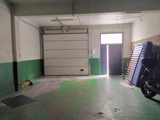 Location Local commercial à Rúa colombia 1. Céntrico almacén con entrada de vehículos