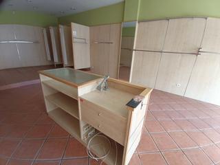 Location Local commercial à Rúa de sanjurjo badía 168. Bajo comercial teis