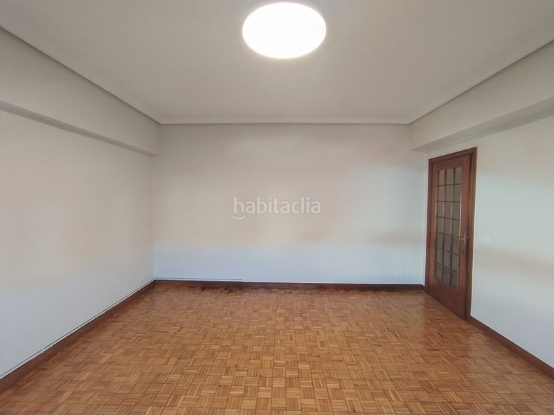 Foto b2240055-ad92-4b6c-a1bb-52c9326a3eee. Rent flat with heating in Fátima Vigo