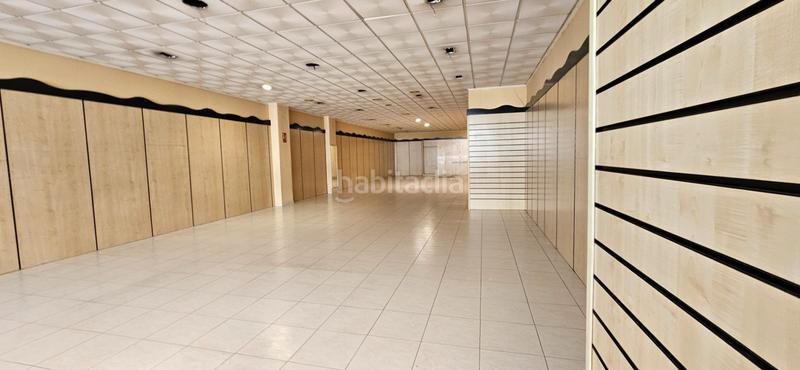 Foto 2f9c7c73-12f2-4714-96a6-2f7ff38e55d2. Alquiler local comercial  en travesía en Vigo