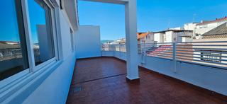 Miete Etagenwohnung in Rúa zamora 17a. Piso cerca de la plaza de españa de tres dormitorios y terraza