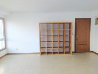 Affitto Ufficio  Rúa de urzáiz. Oficina con luz natural