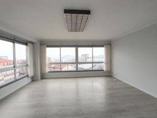 Affitto Ufficio in Rúa de urzáiz 68. Oficina con mucha luz