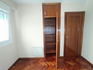 Rent Flat in Rúa de garcía barbón 106. Piso 4 habitaciones céntrico