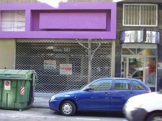 Location Local commercial  Rúa de pi y margall. Local con amplio escaparate.