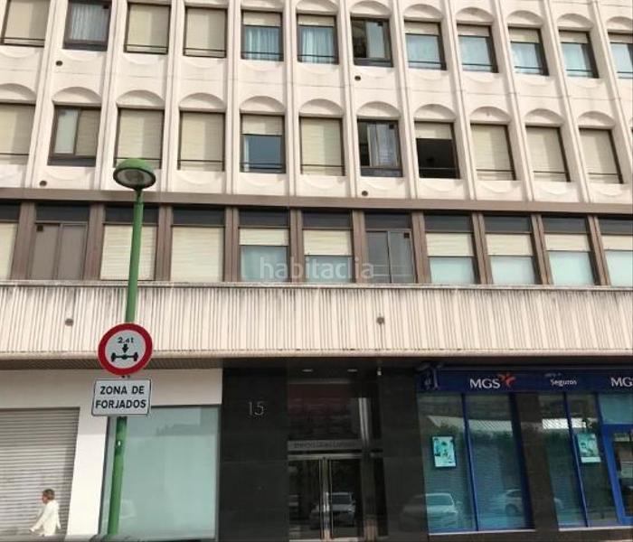 Foto 34c30152-e1b5-488b-b09b-0e96d0da4641. Local comercial a Reyes Católicos Burgos