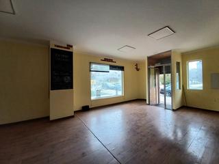Location Local commercial  N/a. Estupendo local acondicionado totalmente accesible con gran esca