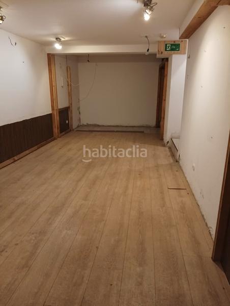 Foto 52d4b3e4-0647-4be3-9201-b0be2301ab43. Local comercial local acondicionado con entrada por dos calles en Burgos