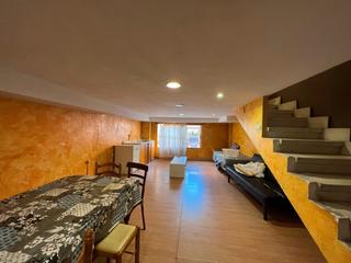 Casa adossada a San Julián - Barriada de Cortes. Tirso de molina:  impresionante casa de tres alturas