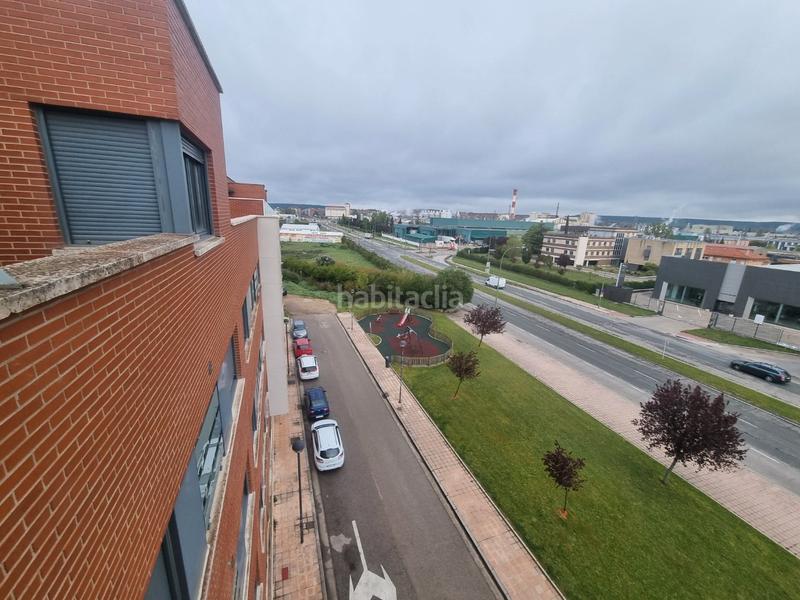 Foto 6a4d834a-ee51-4f63-843a-69b0b79de6b6. Pis amb aparcament a Villafría - La Ventilla - Castañares Burgos