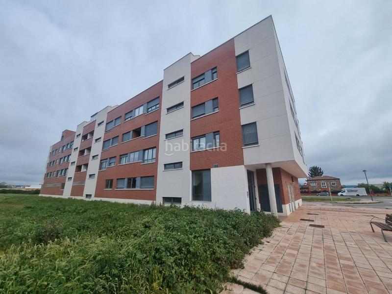 Foto 6c7d971b-fb8e-4bd9-bb59-d259d9293fc2. Pis amb aparcament a Villafría - La Ventilla - Castañares Burgos