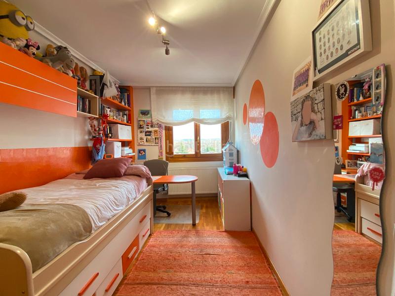 Foto 3f6f991c-8a2c-46b5-9bac-3fc5c7106a01. Pis amb calefacció aparcament a Barriada de Yagüe Burgos