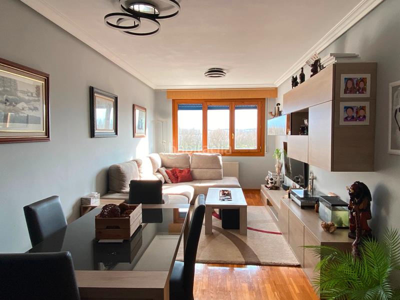 Foto 5a70acab-7674-44a5-8fd4-62ae22b5e3e5. Pis amb calefacció aparcament a Barriada de Yagüe Burgos