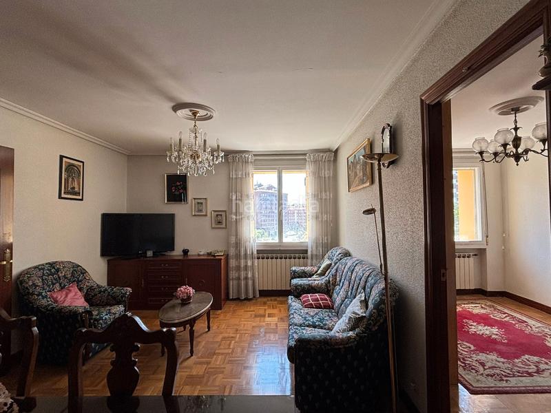 Foto f50cbf89-774d-4b27-8d01-aeae4f41bd77. Apartament amb calefacció aparcament a Reyes Católicos Burgos