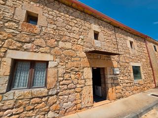 Casa adosada en Merindad de Río Ubierna. Reformada a 15 min de burgos