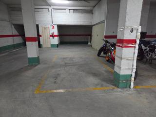 Aparcament cotxe  Calle titos. Fácil acceso en el centro de gamonal