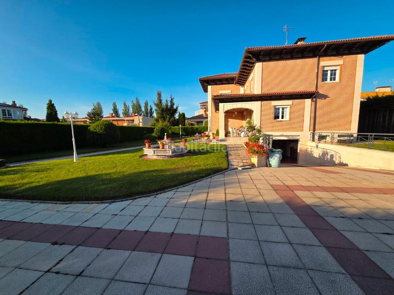 Foto 53176835-dca3-4b0f-bf88-655e83704049. Chalet en plaza san francisco 3 chalet individual en tomillares en Castrillo del Val