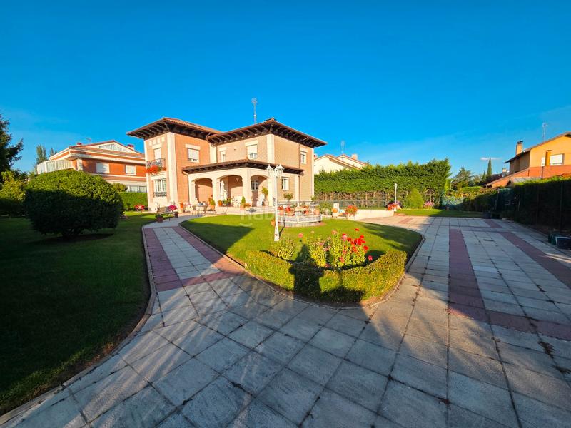 Foto 75801069-b574-423f-8b3e-f1b4d04ab3ae. Chalet en plaza san francisco 3 chalet individual en tomillares en Castrillo del Val