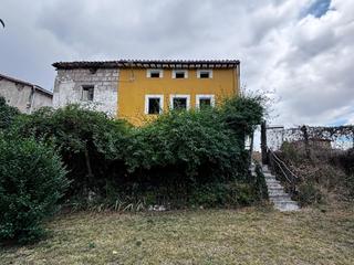Masa  Lugar mozoncillo de oca. Casa con garaje cerrada y dos terrenos con frutales