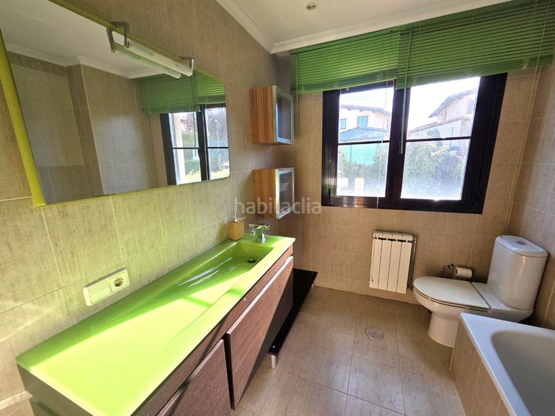 Foto 33d8972d-6b2a-4e4e-a59b-b2394d22da3e. Casa adossada amb xemeneia calefacció aparcament a Cardeñadijo