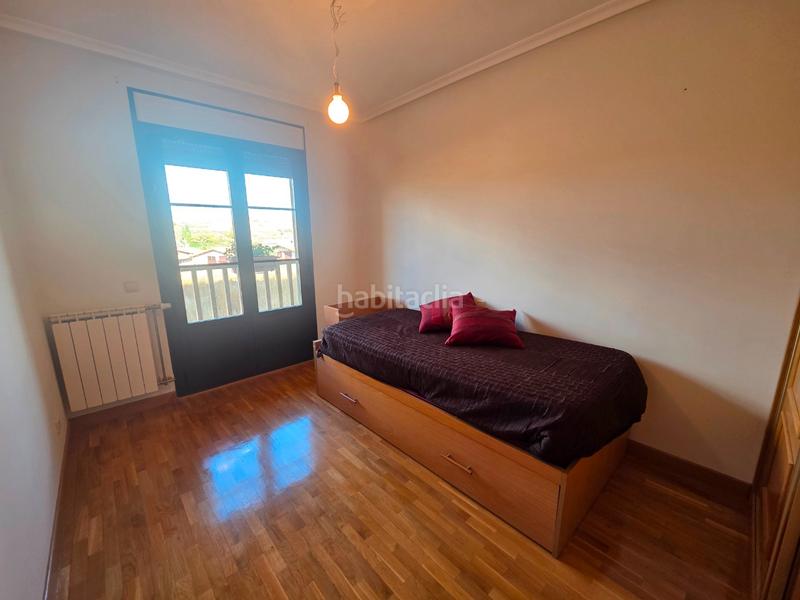 Foto 4dd57ef6-182f-454c-94a4-8def8d62f26a. Casa adossada amb xemeneia calefacció aparcament a Cardeñadijo