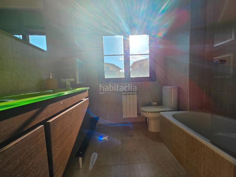 Foto c53bffcb-0e90-4e16-adb9-529810c3e3f4. Casa adossada amb xemeneia calefacció aparcament a Cardeñadijo