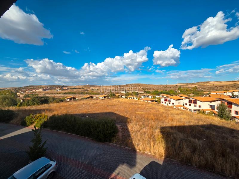 Foto f80c4476-192f-4314-a2cb-796b7bdc10ff. Casa adossada amb xemeneia calefacció aparcament a Cardeñadijo