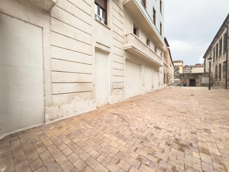 Foto 4e725593-2dd5-4d90-a9bf-d8ce4591ed14. Local comercial a plaza luis martín santos 3 a El Carmen - Barrio Gimeno Burgos