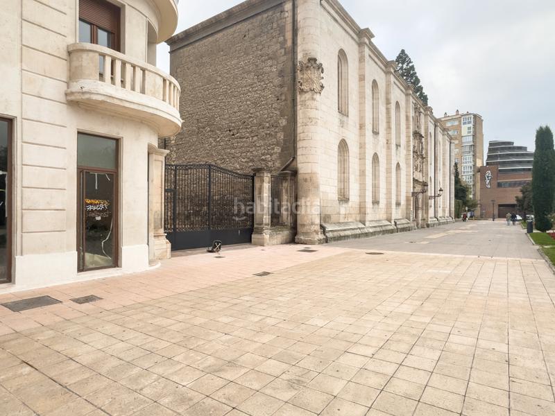 Foto 51919643-7911-47e2-a7cb-f201282d36d2. Local comercial a plaza luis martín santos 3 a El Carmen - Barrio Gimeno Burgos