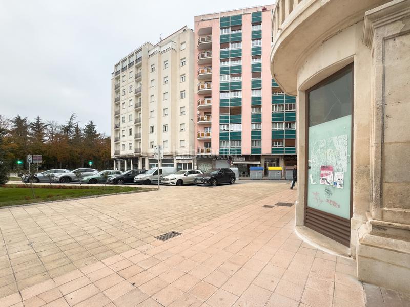 Foto 5242485c-5244-426a-b1f4-97ff8998704b. Local comercial a plaza luis martín santos 3 a El Carmen - Barrio Gimeno Burgos