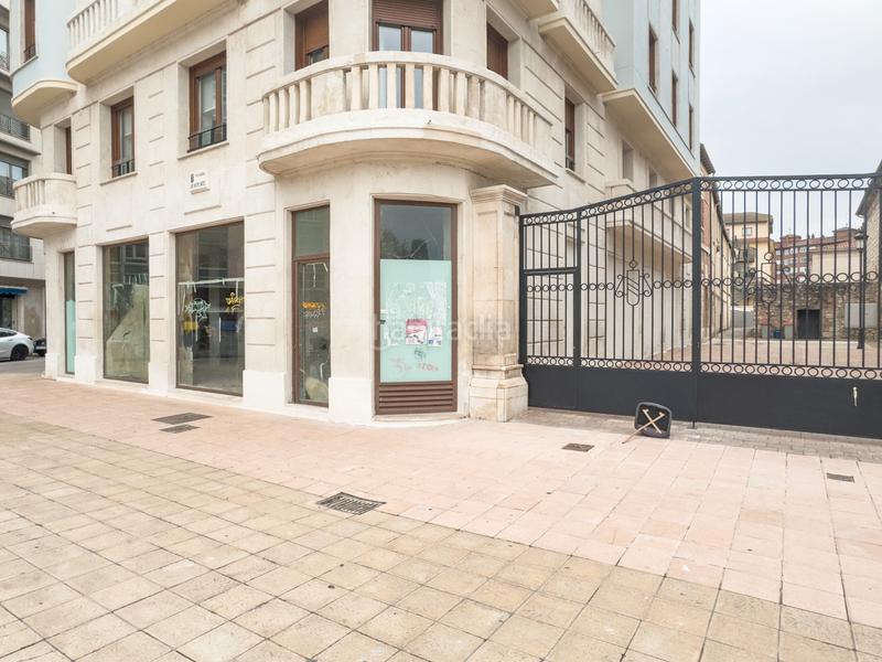 Foto bff51956-ce00-4779-acbe-0f9a5e128b96. Local comercial a plaza luis martín santos 3 a El Carmen - Barrio Gimeno Burgos