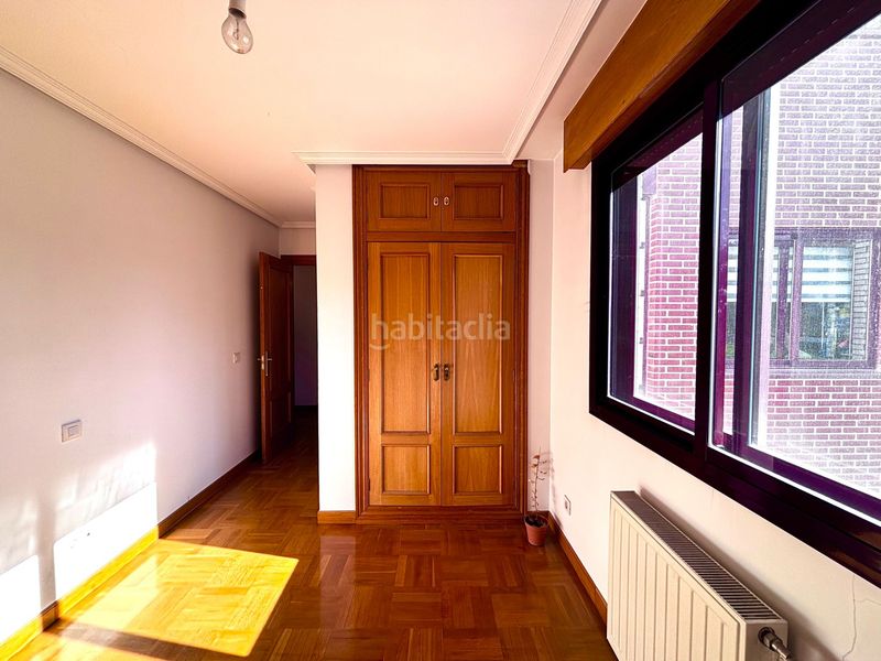 Foto ef7bd15b-6852-4bb7-81a3-cf48124673d0. Pis amb calefacció aparcament a Los Vadillos - R. Sanitaria - Pozanos Burgos