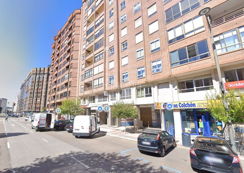 Foto f8f8a6ab-eda7-49fe-bb50-434aace1abef. Aparcament cotxe a Reyes Católicos Burgos