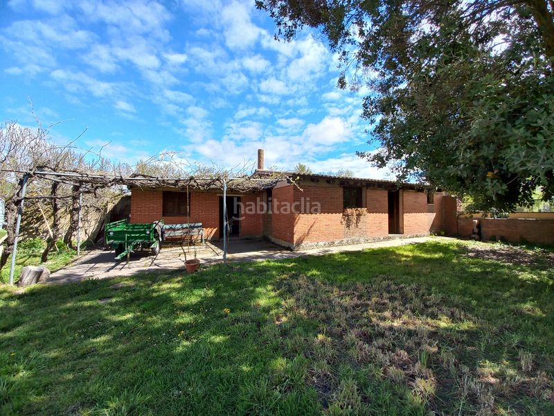 Foto 0982d4f8-f5b1-4fa4-bc80-469effc39244. Masia amb xemeneia a Cayuela