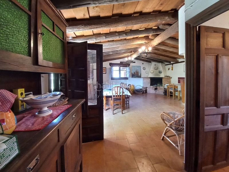 Foto 40f1861f-11d4-48b4-b913-b319753eb117. Masia amb xemeneia a Cayuela