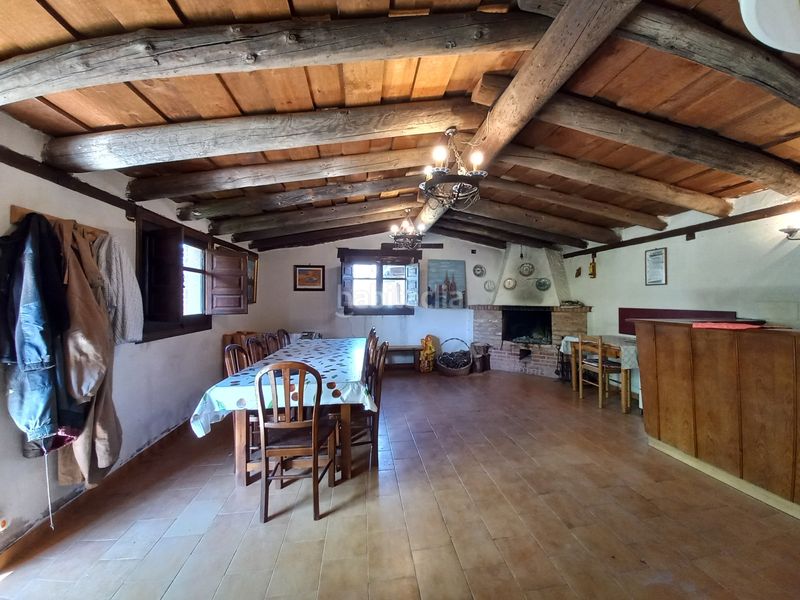 Foto 4fe1509e-fa54-412a-9fae-36250089e34e. Masia amb xemeneia a Cayuela