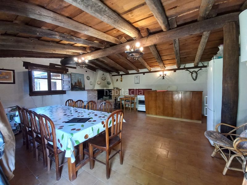 Foto 51933fd6-d3ed-45f8-bc99-949f0704bc88. Masia amb xemeneia a Cayuela