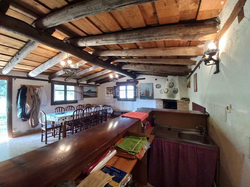 Foto 84f2599e-dec6-4f1c-a5b7-9be56418598f. Masia amb xemeneia a Cayuela