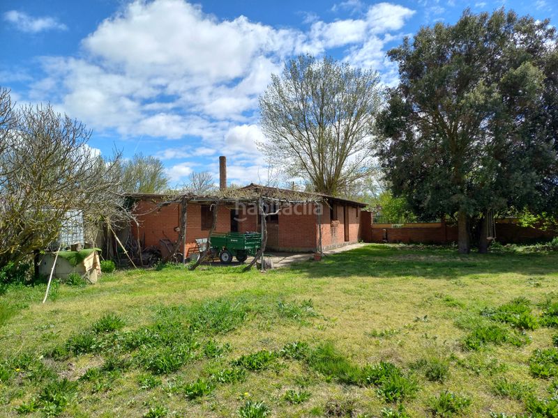 Foto 93bc95da-62b1-4335-9603-57d5598a9ced. Masia amb xemeneia a Cayuela