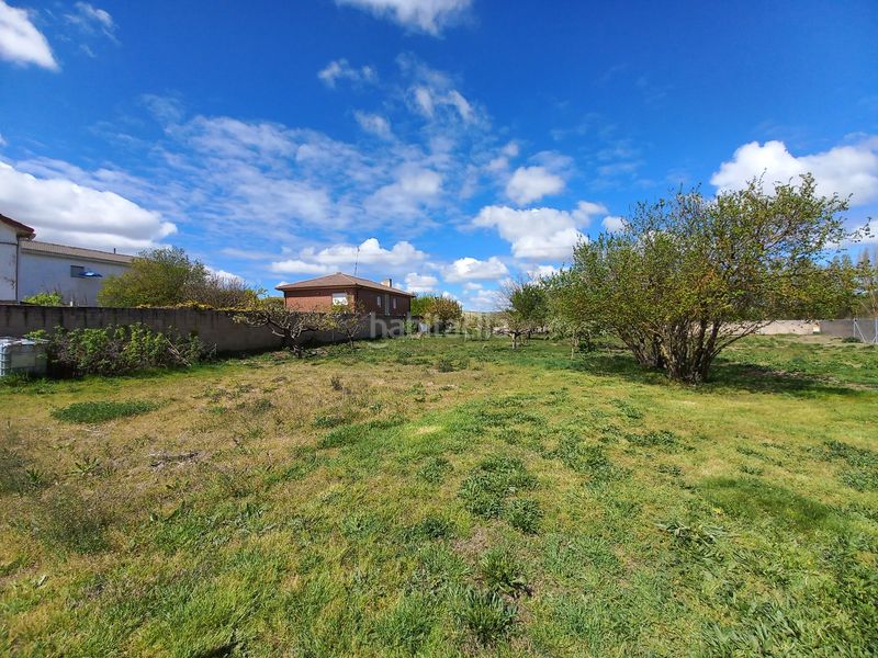 Foto b06b2cbf-f30d-43b7-bb96-dac38881cd62. Masia amb xemeneia a Cayuela