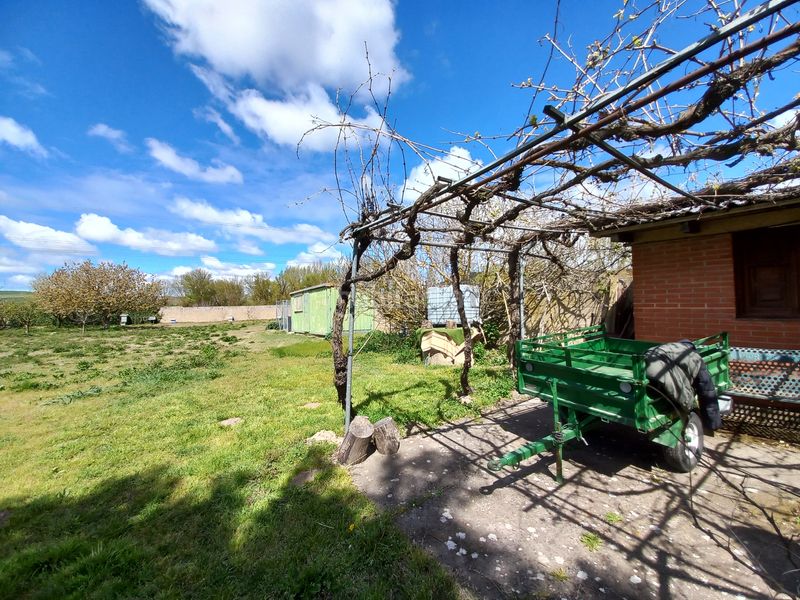 Foto c4747a29-a5c3-4f76-9103-e707ec0033ae. Masia amb xemeneia a Cayuela