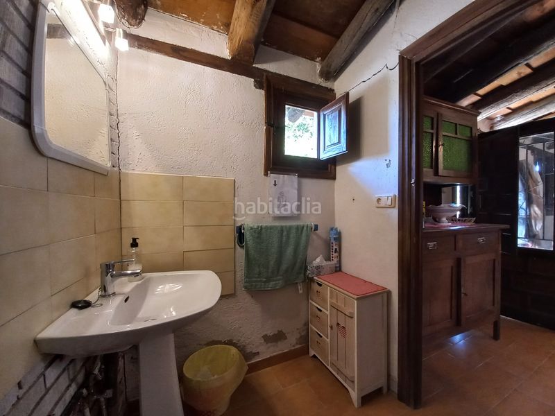 Foto cb841e7f-507e-4ce4-be5a-5cd261b3dc76. Masia amb xemeneia a Cayuela