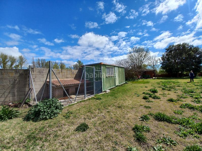 Foto cde4e6aa-d247-4bf2-9a60-18885e248371. Masia amb xemeneia a Cayuela