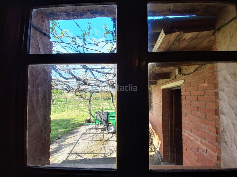 Foto e08cb690-ff68-4695-b74d-99030683df54. Masia amb xemeneia a Cayuela