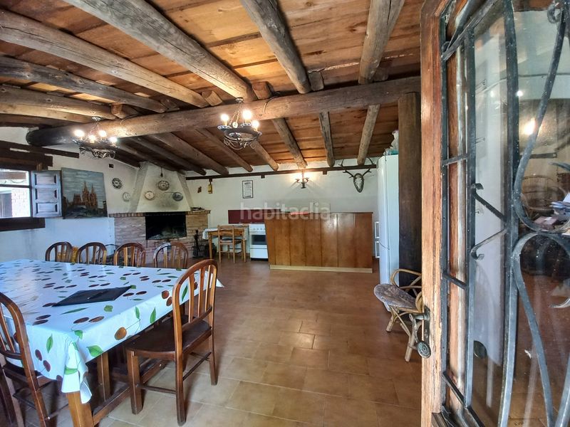 Foto ea07fe82-239f-4e8e-a031-2619016eb0b5. Masia amb xemeneia a Cayuela