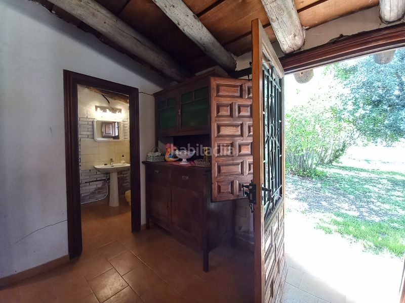 Foto ee4faa36-8c0e-4bdb-80a6-3421ee795873. Masia amb xemeneia a Cayuela