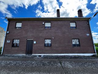 Casa a Padilla de Abajo. Casa con jardín y frutales