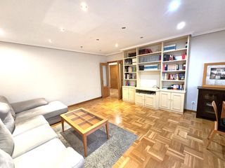 Appartamento  Calle guiomar fernández. Pisazo de cuatro habitaciones en el g-3